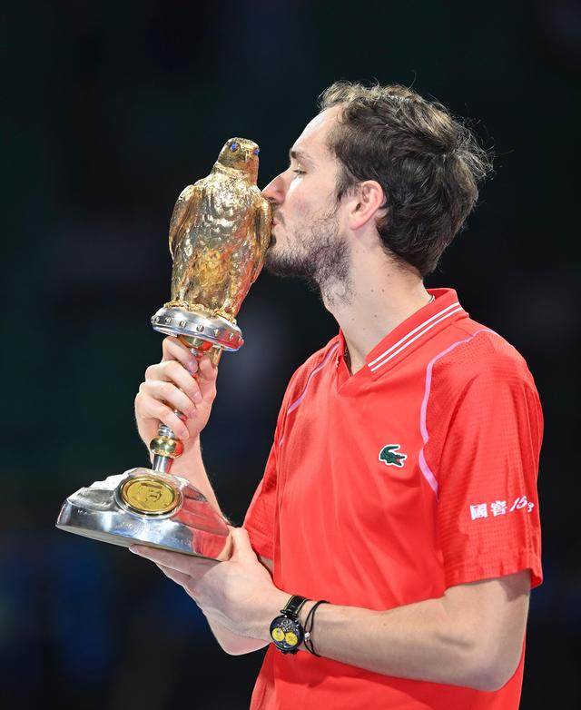 ATP总决赛险胜澳网，梅德韦杰夫高光表现