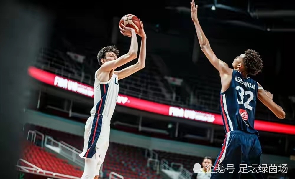 法国队完胜日本队,郑思维高光表现 法国队完胜日本队,郑思维高光表现